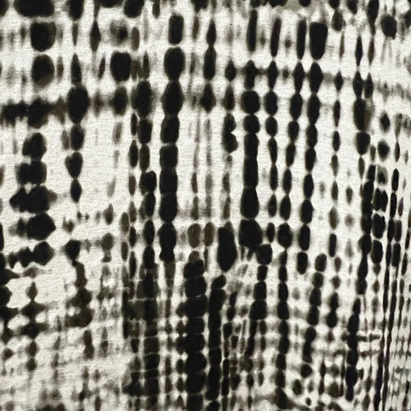 Jones NewYork Signature cold shoulder top, size Medium - Picture 5 of 5